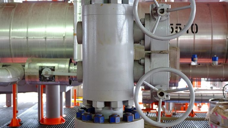 What’s the difference between a mill and a grinder?
