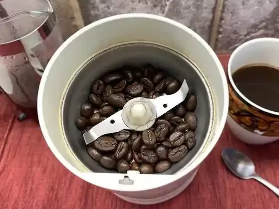 How to Use Blade Coffee Grinder: Expert Tips for Perfect Coffee